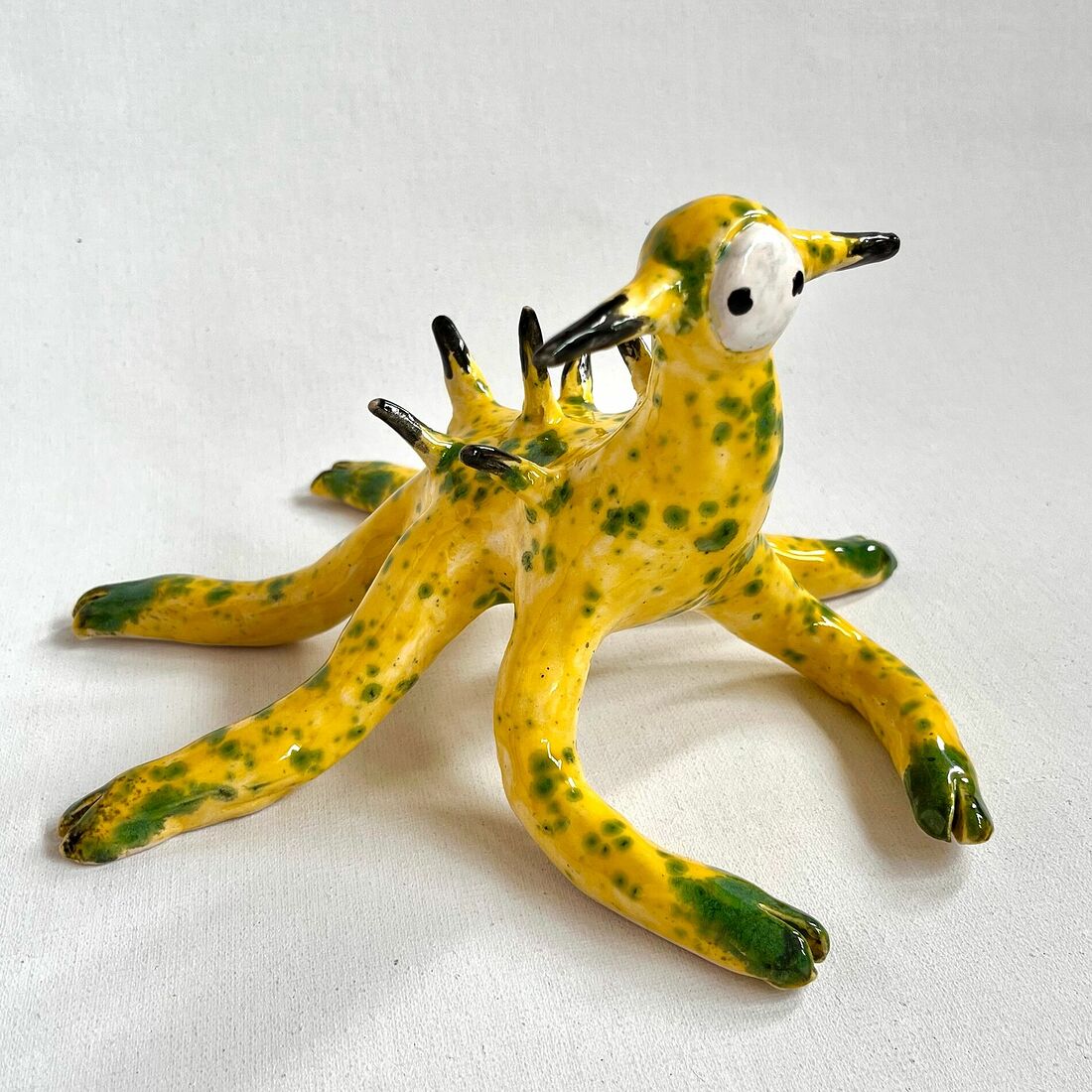 20*22*18 cm  clay, glaze  2023  Sold